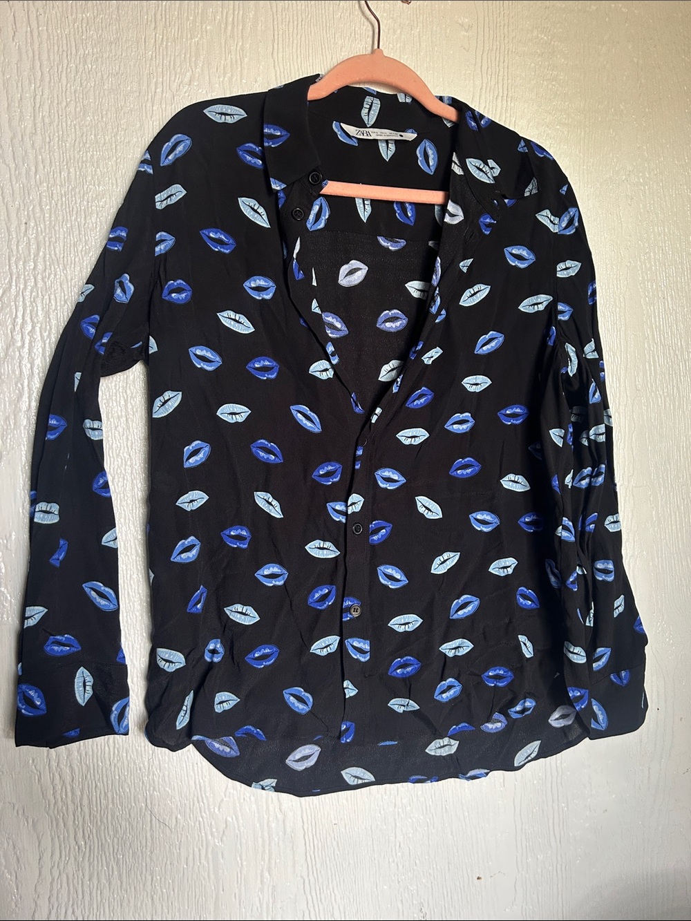 Zara Black Button-Down Shirt with Blue & Light Blue Lip Print